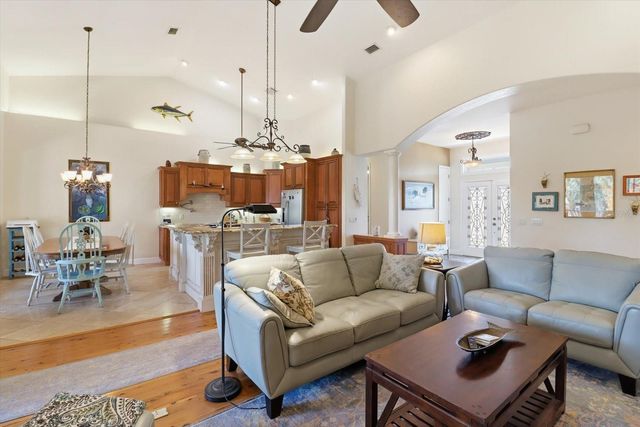 5 PALM DRIVE, Yankeetown, FL 34498