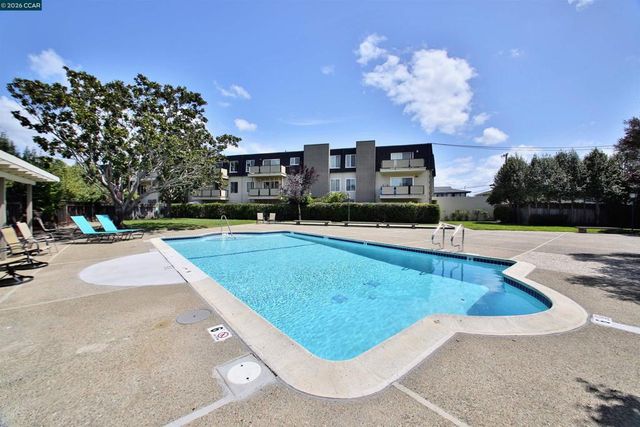 3090 Los Prados 24, San Mateo, CA 94403