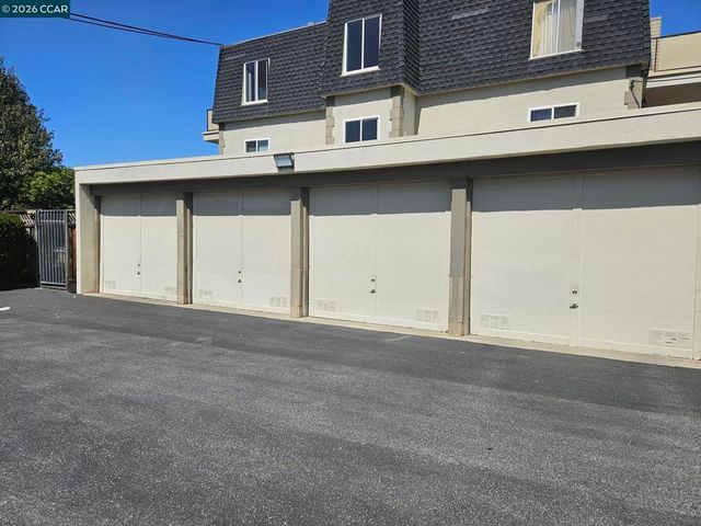 3090 Los Prados 24, San Mateo, CA 94403