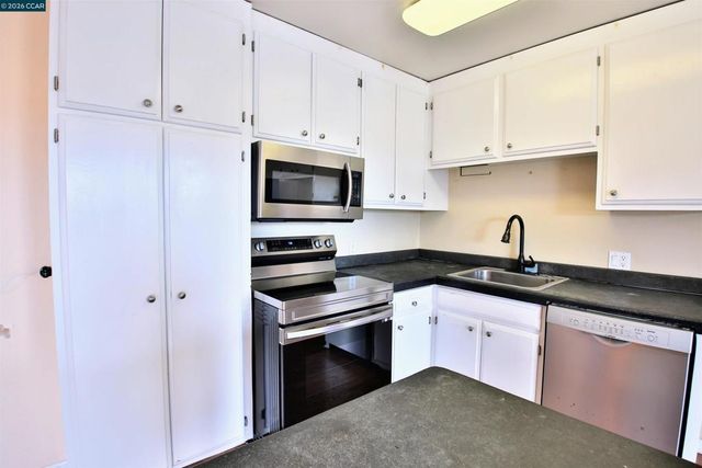 3090 Los Prados 24, San Mateo, CA 94403