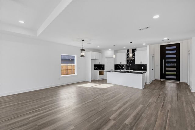 158 Lavanda LN, Dale, TX 78616