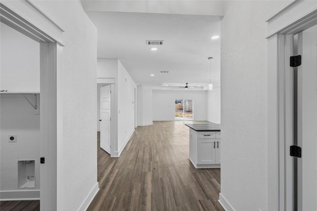 158 Lavanda LN, Dale, TX 78616