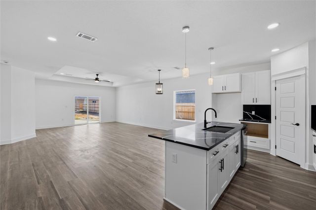 158 Lavanda LN, Dale, TX 78616