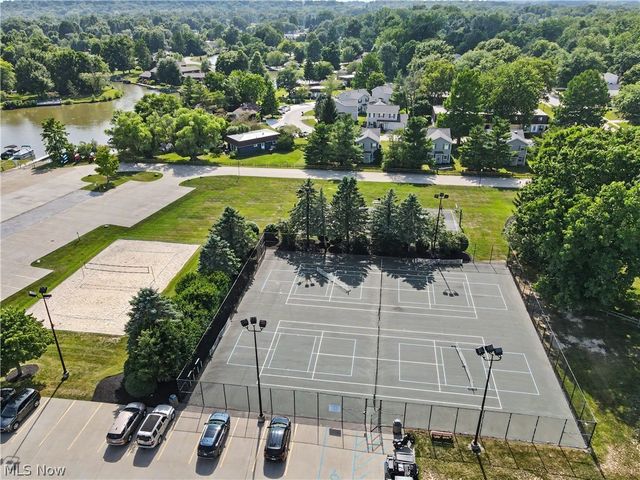 3854 Surfside Circle, Aurora, OH 44202