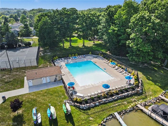 3854 Surfside Circle, Aurora, OH 44202
