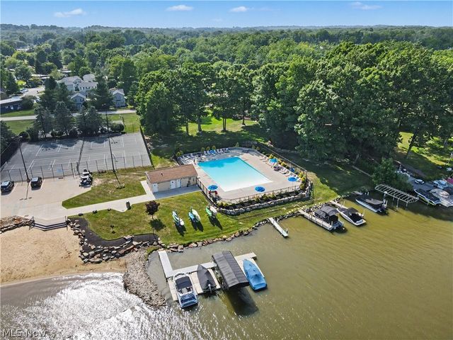 3854 Surfside Circle, Aurora, OH 44202