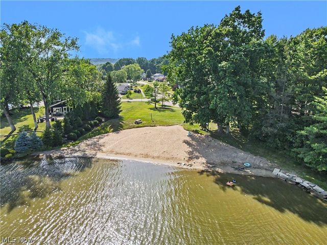 3854 Surfside Circle, Aurora, OH 44202