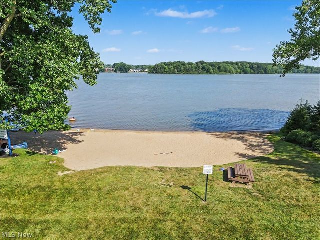 3854 Surfside Circle, Aurora, OH 44202