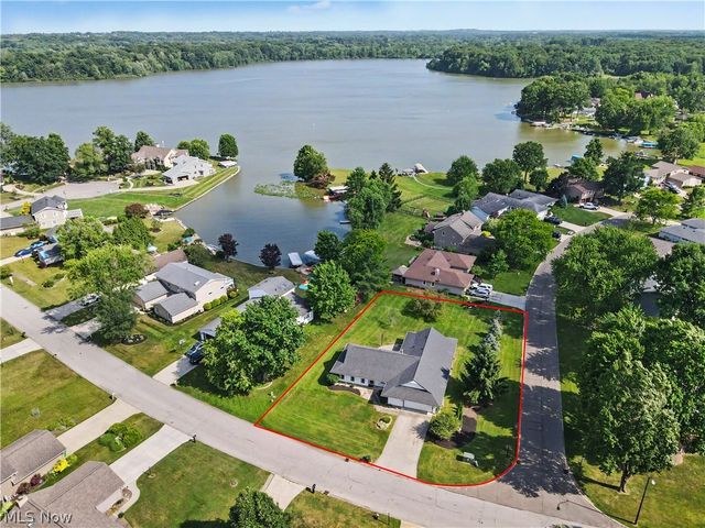 3854 Surfside Circle, Aurora, OH 44202