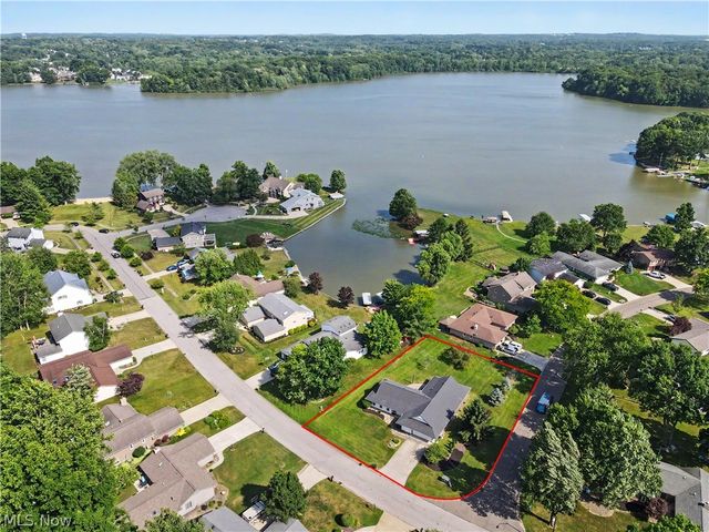 3854 Surfside Circle, Aurora, OH 44202