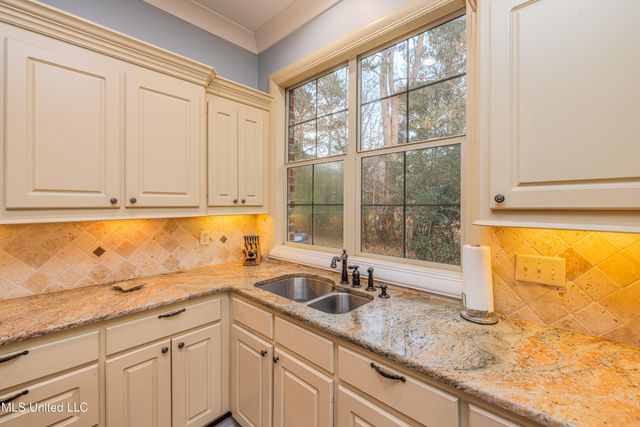 167 Lakeshire Circle, Canton, MS 39046