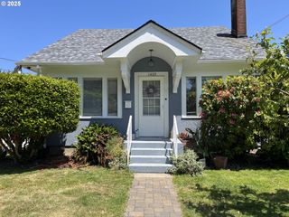 1405 UNION Ave, North Bend, OR 97459