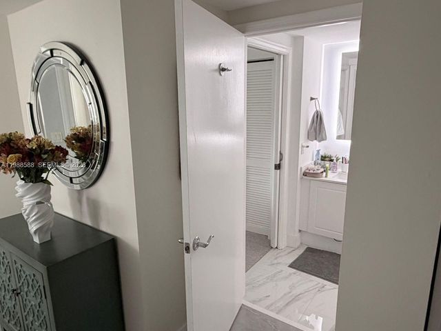 19501 W Country Club Dr 2204, Aventura, FL 33180