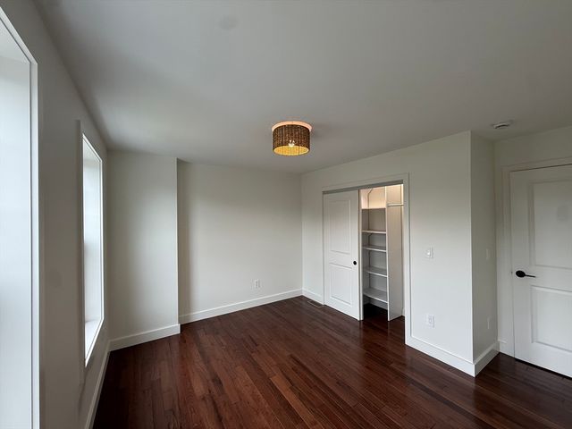 33 Polaski Ave, Chicopee, MA 01013