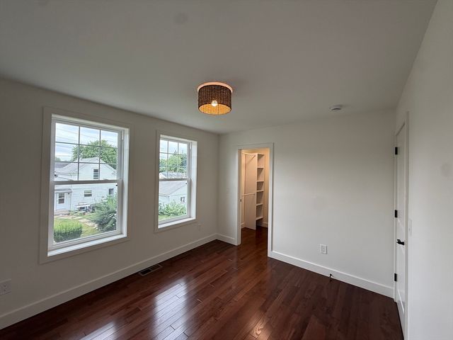 33 Polaski Ave, Chicopee, MA 01013