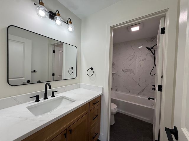 33 Polaski Ave, Chicopee, MA 01013