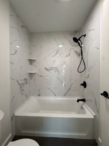 33 Polaski Ave, Chicopee, MA 01013