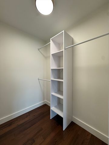 33 Polaski Ave, Chicopee, MA 01013