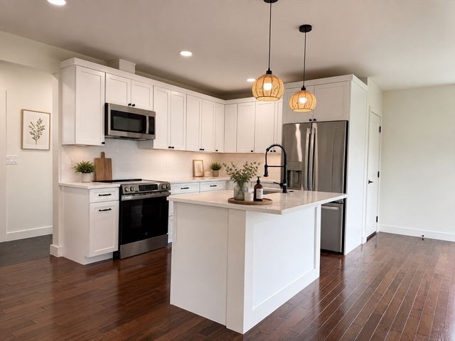 33 Polaski Ave, Chicopee, MA 01013