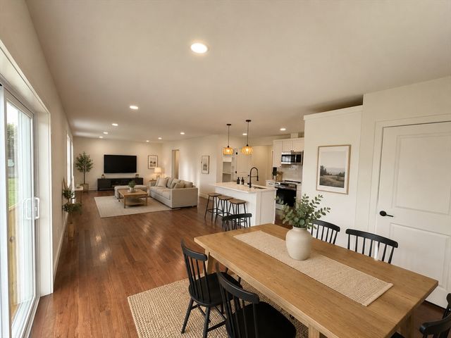 33 Polaski Ave, Chicopee, MA 01013