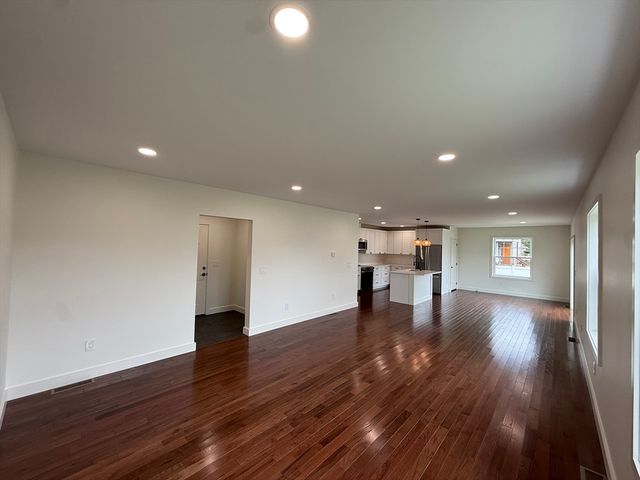 33 Polaski Ave, Chicopee, MA 01013