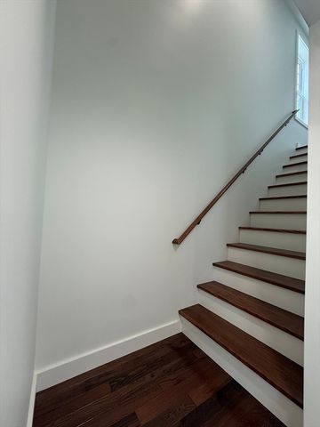 33 Polaski Ave, Chicopee, MA 01013