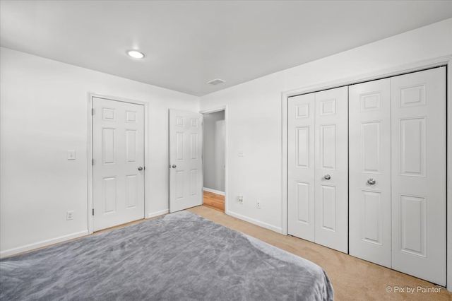 1132 Queen Anne Street, Woodstock, IL 60098