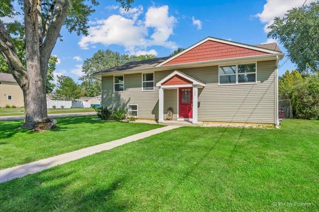 1132 Queen Anne Street, Woodstock, IL 60098