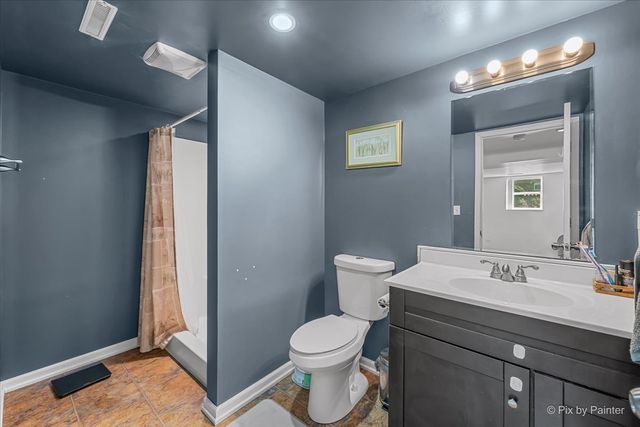 1132 Queen Anne Street, Woodstock, IL 60098