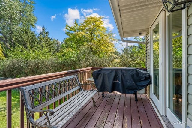 1132 Queen Anne Street, Woodstock, IL 60098