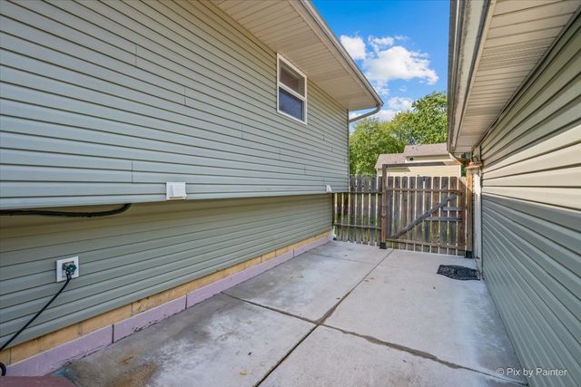 1132 Queen Anne Street, Woodstock, IL 60098