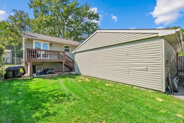 1132 Queen Anne Street, Woodstock, IL 60098