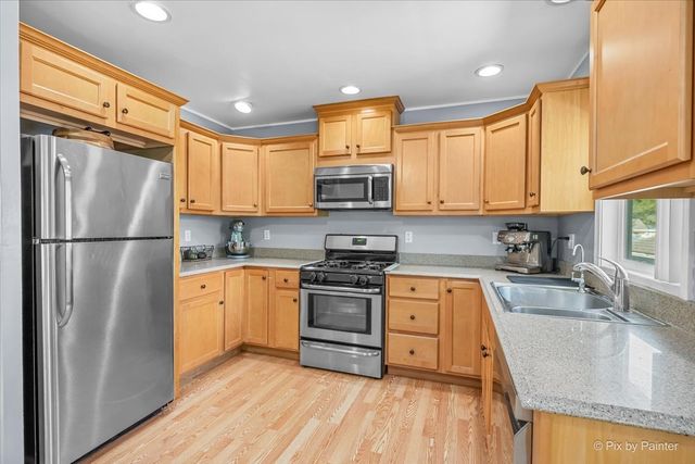 1132 Queen Anne Street, Woodstock, IL 60098