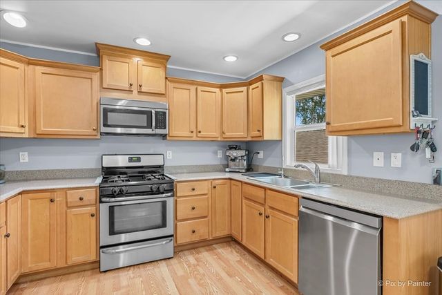 1132 Queen Anne Street, Woodstock, IL 60098