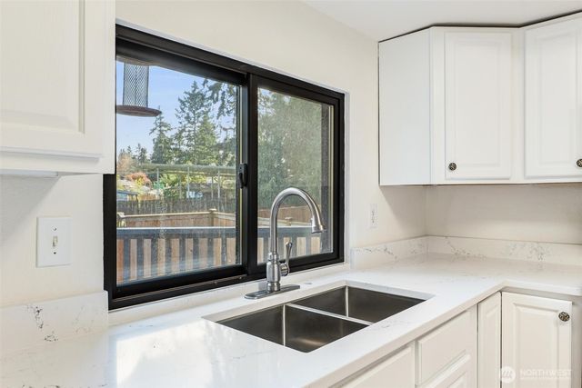 32910 30th Avenue SW, Federal Way, WA 98023