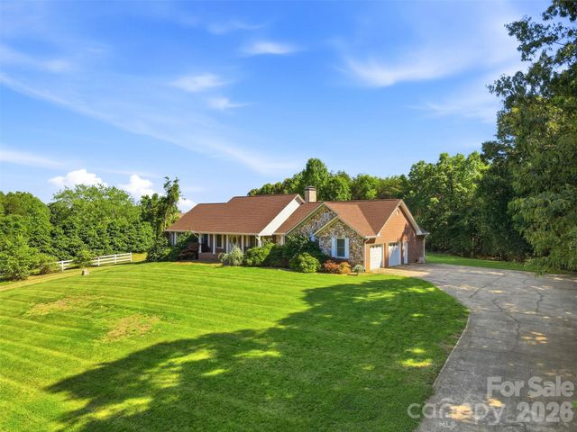 6181 Willowbottom Road, Hickory, NC 28602