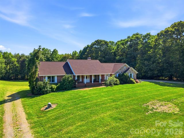 6181 Willowbottom Road, Hickory, NC 28602