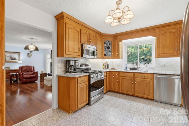 6181 Willowbottom Road, Hickory, NC 28602