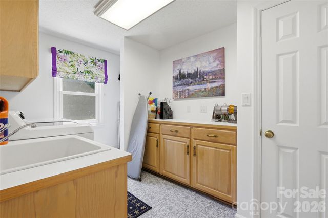 6181 Willowbottom Road, Hickory, NC 28602