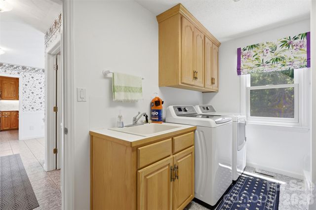6181 Willowbottom Road, Hickory, NC 28602