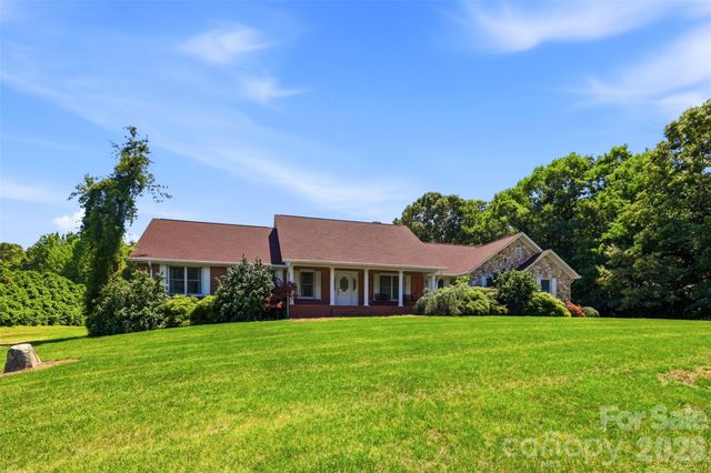 6181 Willowbottom Road, Hickory, NC 28602