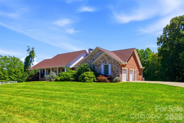 6181 Willowbottom Road, Hickory, NC 28602