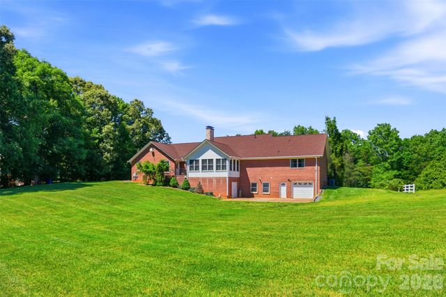 6181 Willowbottom Road, Hickory, NC 28602