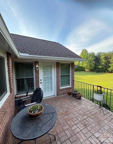 6181 Willowbottom Road, Hickory, NC 28602