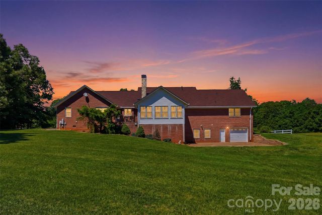 6181 Willowbottom Road, Hickory, NC 28602