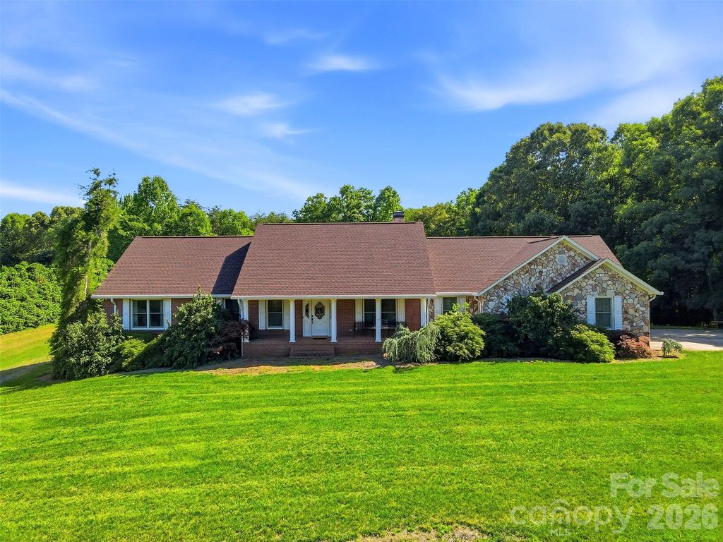 6181 Willowbottom Road, Hickory, NC 28602