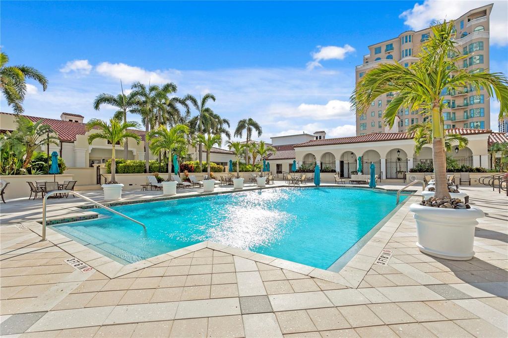 Image 2 of property listing at 300 BEACH DRIVE NE 1201, St Petersburg, FL 33701