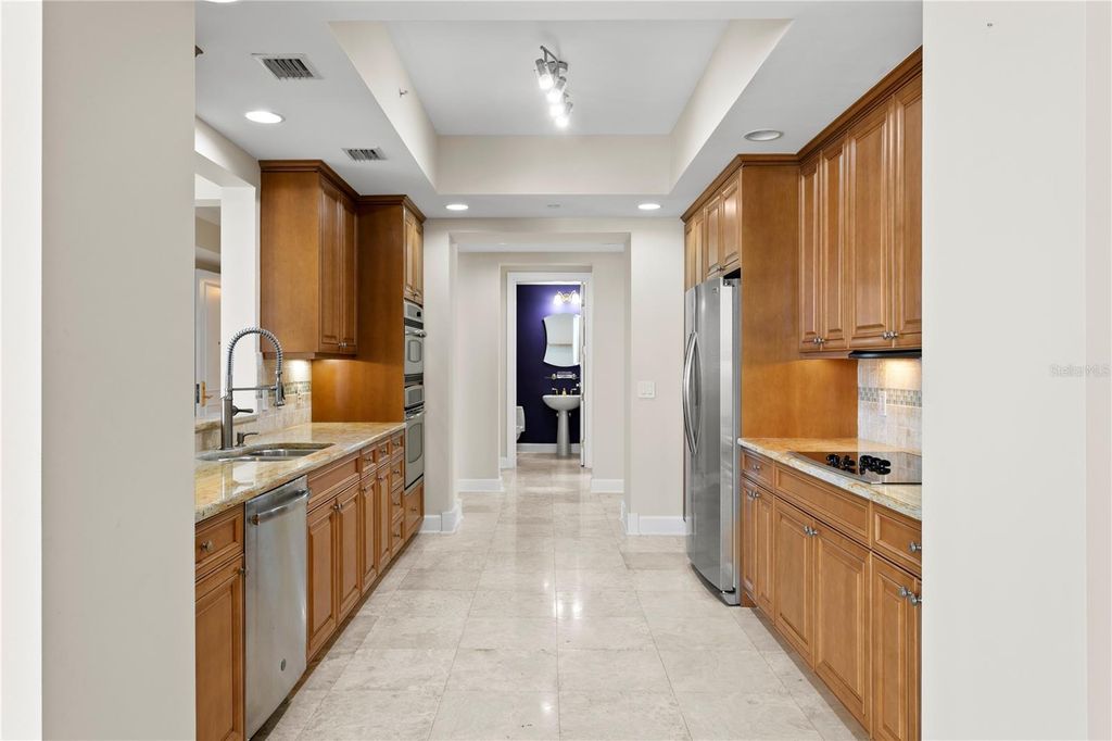 Image 17 of property listing at 300 BEACH DRIVE NE 1201, St Petersburg, FL 33701