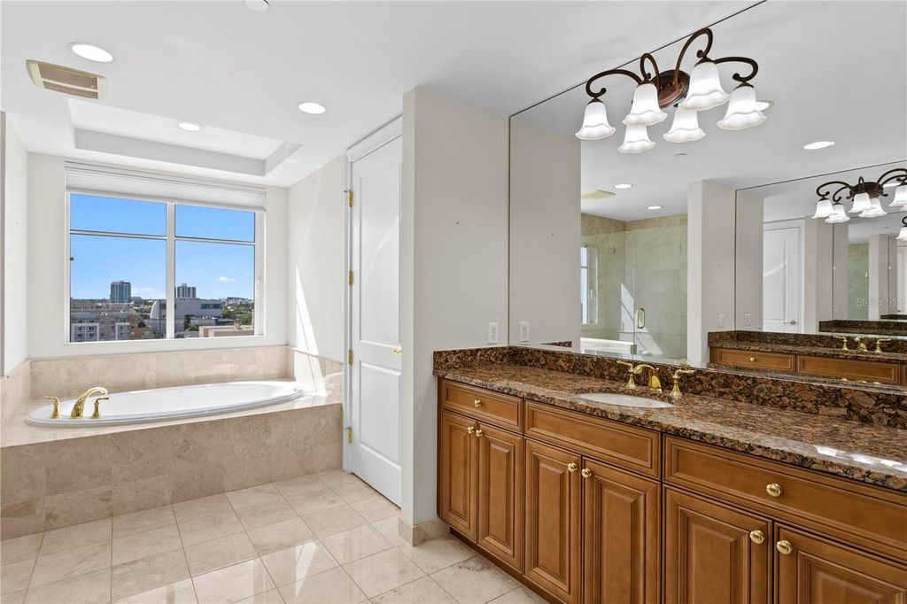 Image 25 of property listing at 300 BEACH DRIVE NE 1201, St Petersburg, FL 33701