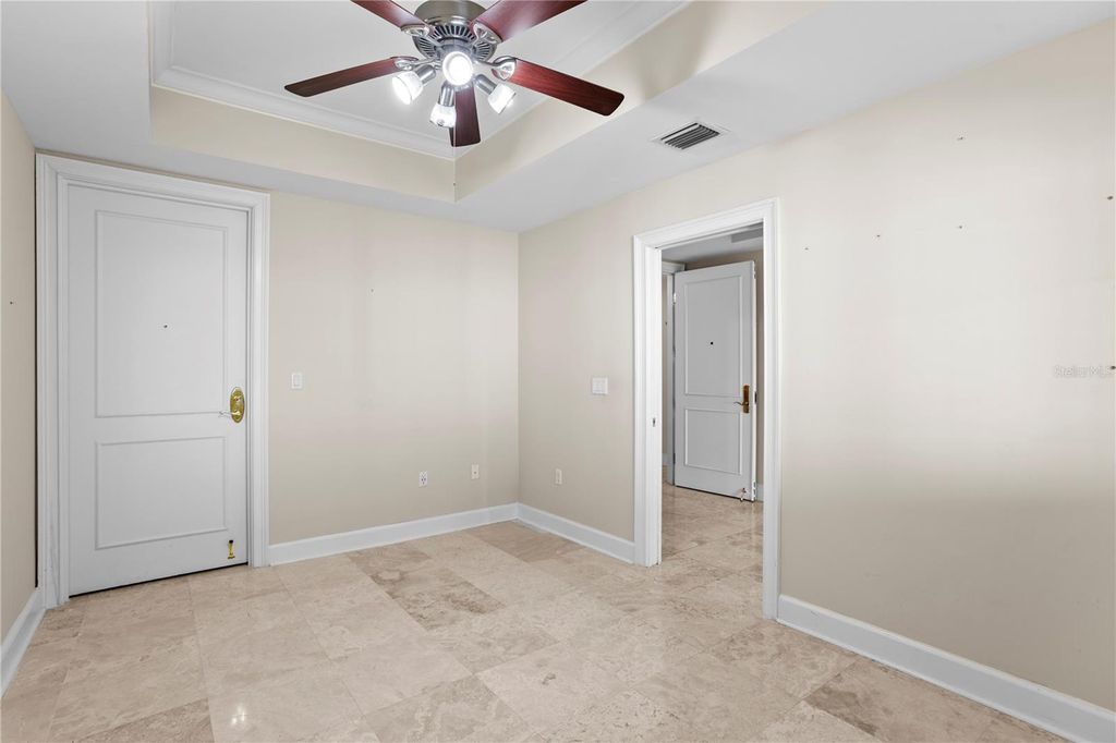 Image 31 of property listing at 300 BEACH DRIVE NE 1201, St Petersburg, FL 33701